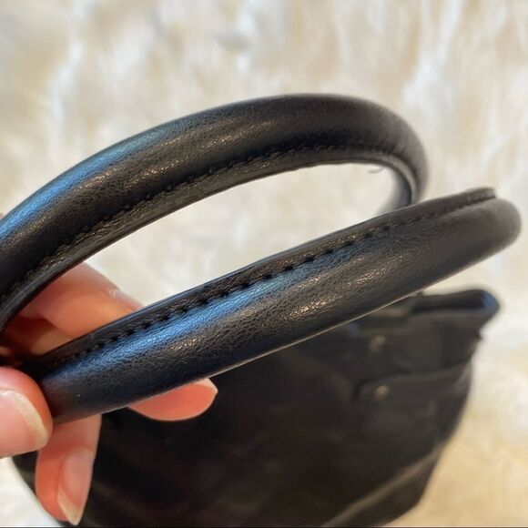 Relic Faux Leather Quilted Shoulder Purse like new - Picture 11 of 16